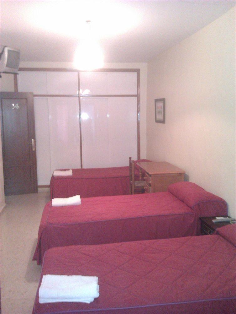Pension El Cesar Caceres Exterior photo